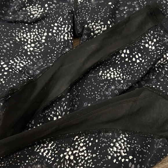 Victoria’s Secret Black Print Knockout Mesh Insert Sport Leggings - Picture 6 of 12